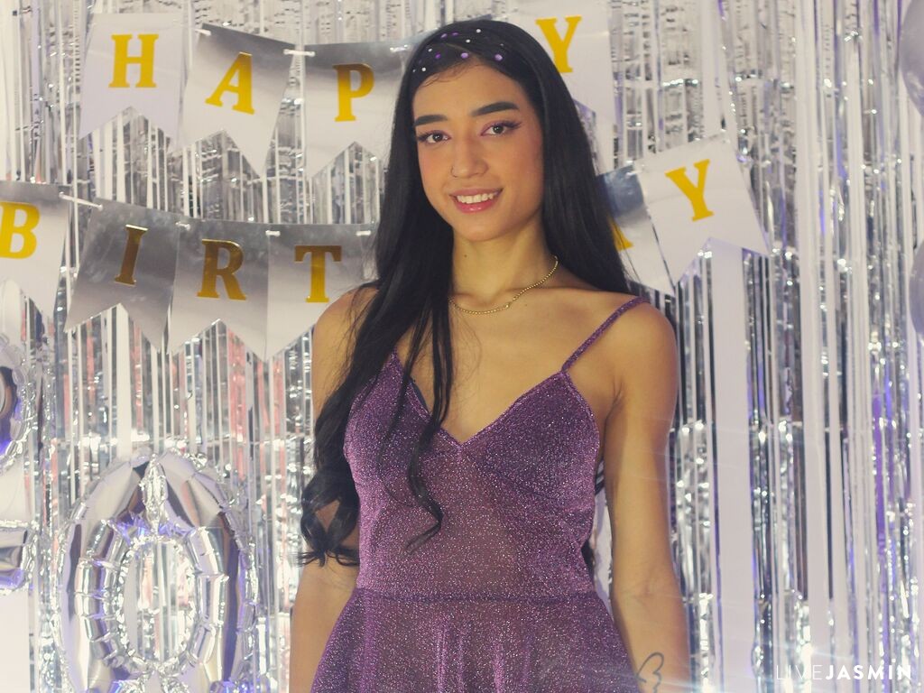 Cam girl profile image for AbbyVega