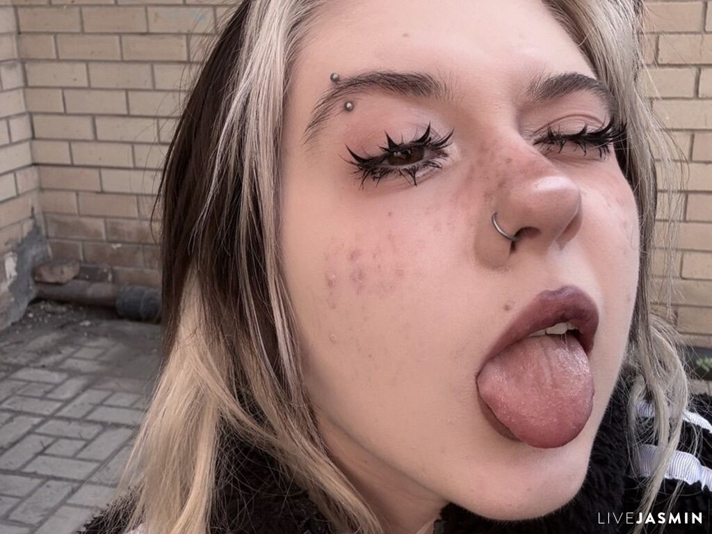 Cam girl profile image for AbigailFure