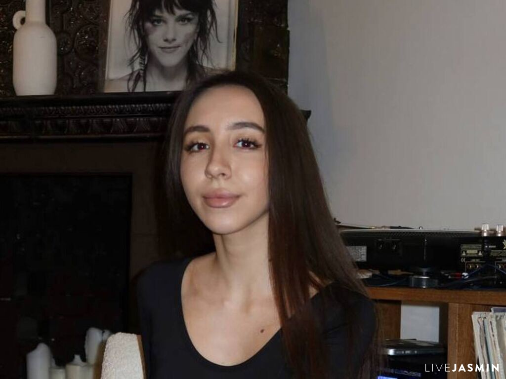 Browse AdaHartley live chat profile