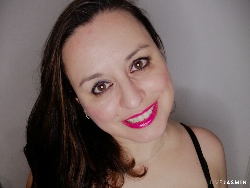 AdelaAlbaNatural LiveJasmin cam profile image