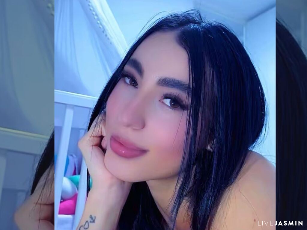 AdelaMartins model profile and live status