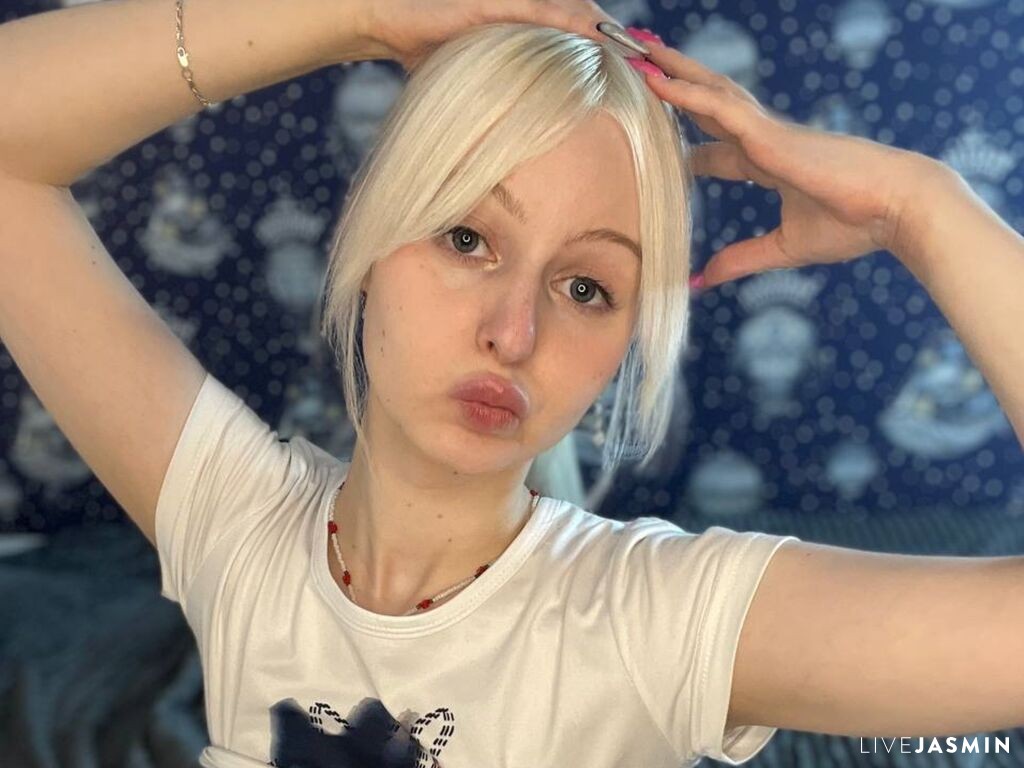 Featured LiveJasmin cam girl profile: AdeleeSilvee