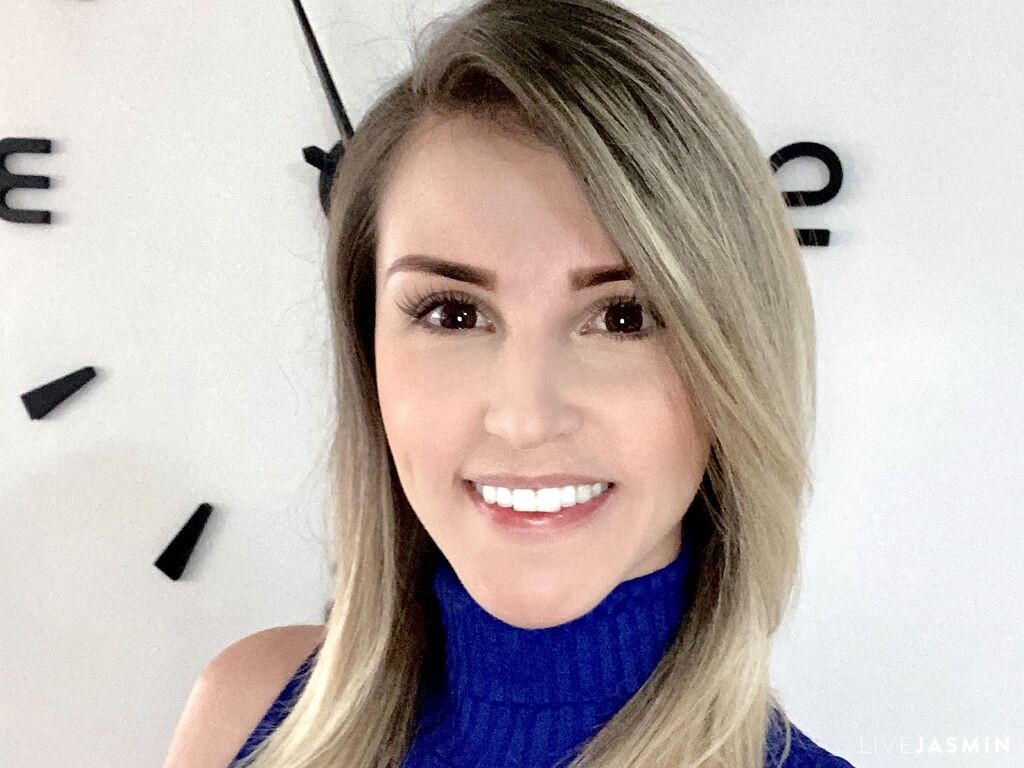Cam girl profile image for AdharaGrace