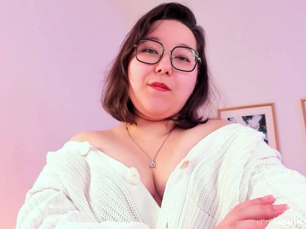 View AemiliaStone live cam profile