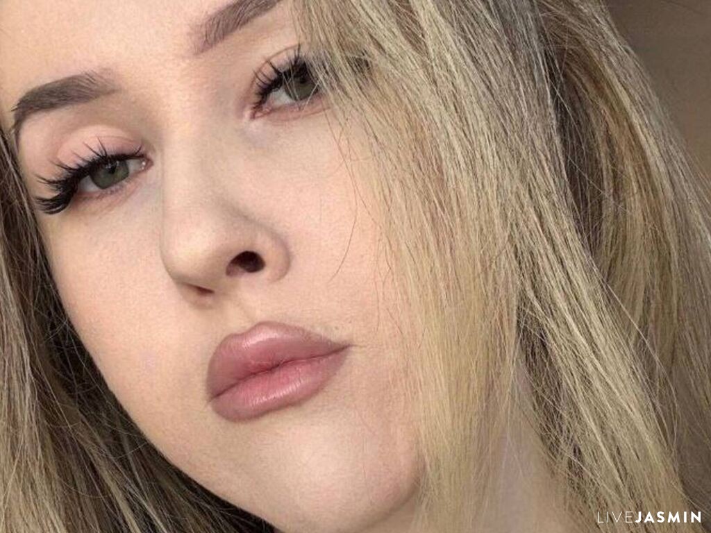 View AgustinaMesecher live cam profile