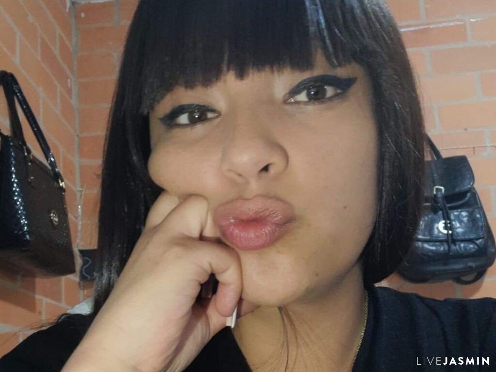 Profile photo for AhryGray