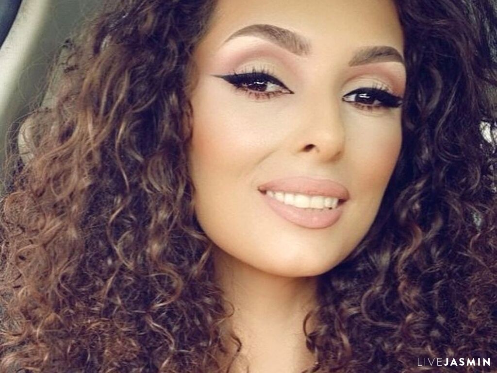 AishaApril model profile and live status