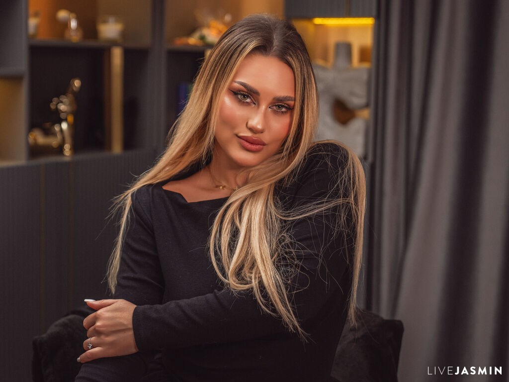 Browse AishaRae live chat profile