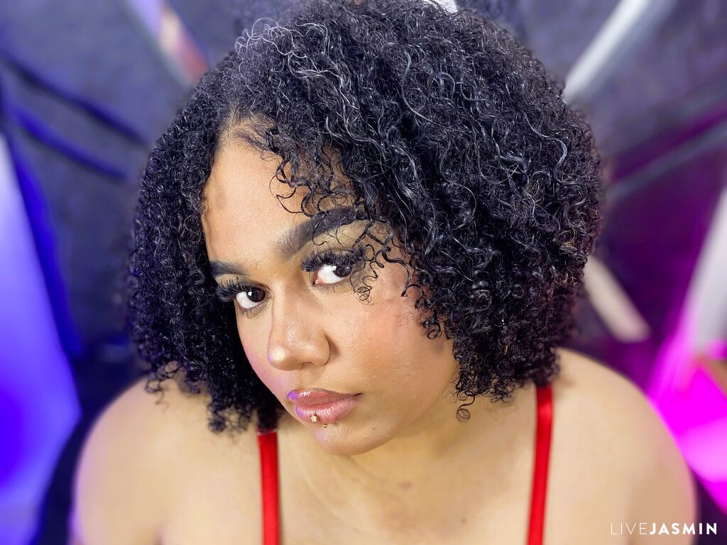 Profile photo for AlahiaFrequency