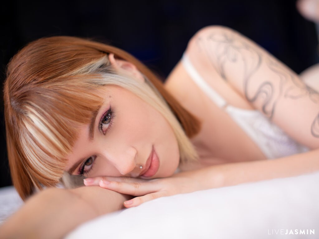 AlaskaFlowers model profile and live status