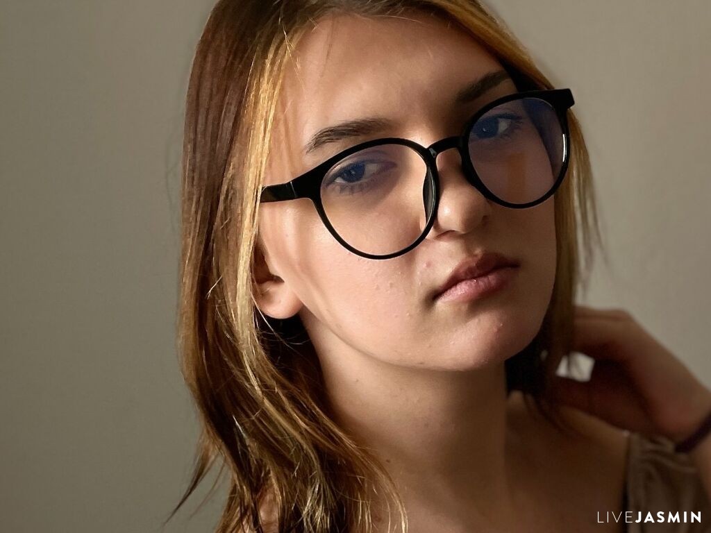 Cam girl profile image for AlbertaPolnau