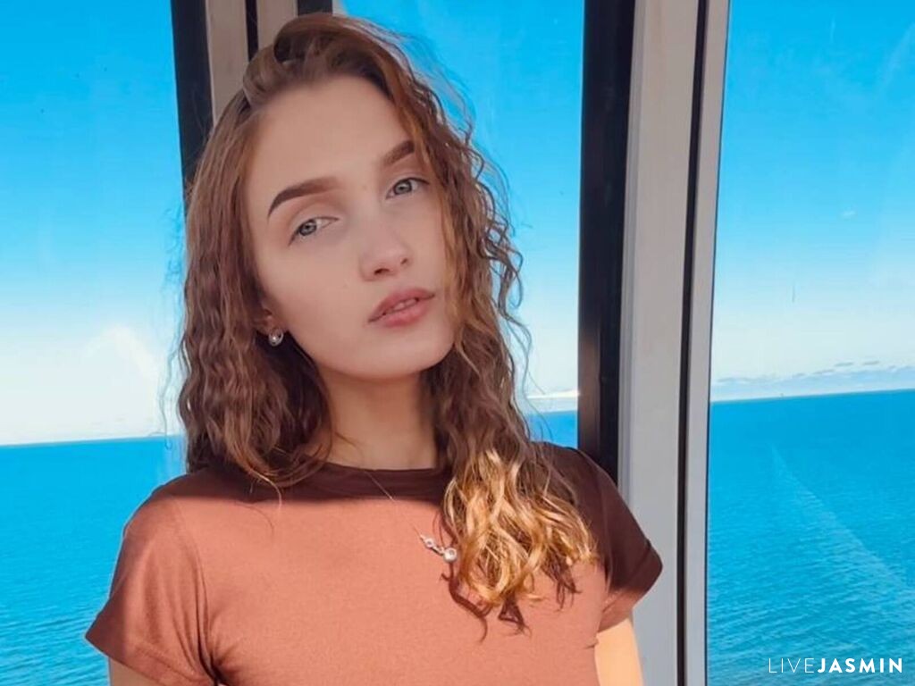 AlbinaFichtner live cam girl profile
