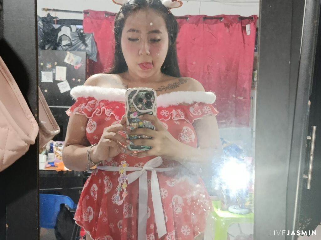 Browse AlejandraHeart live chat profile