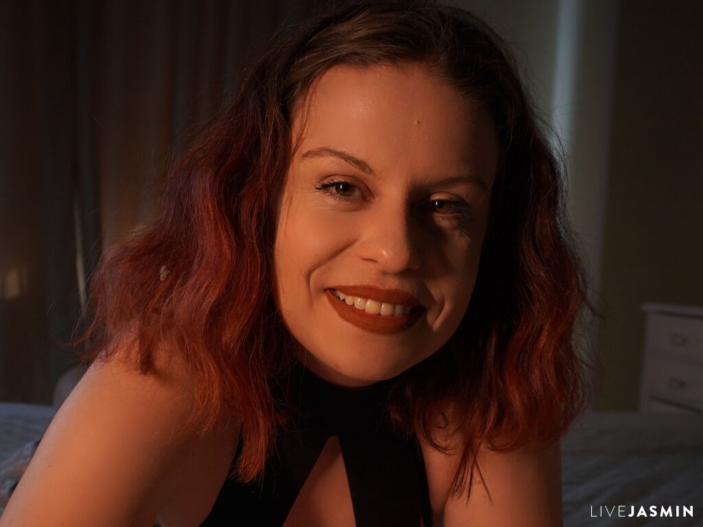 Cam girl profile image for AlesiaSmile