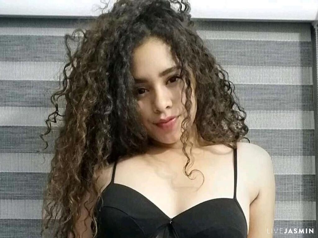 AlessandraLux live cam girl profile