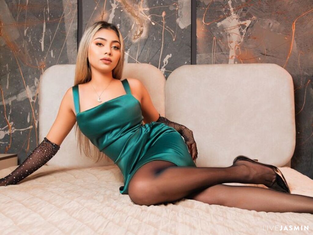 Live cam profile for AlessandraMonet