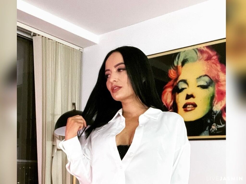 AlexaTovar profile in Live Close Up Cam Shows