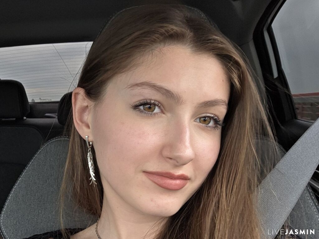 AlfrediaNicholas model profile and live status