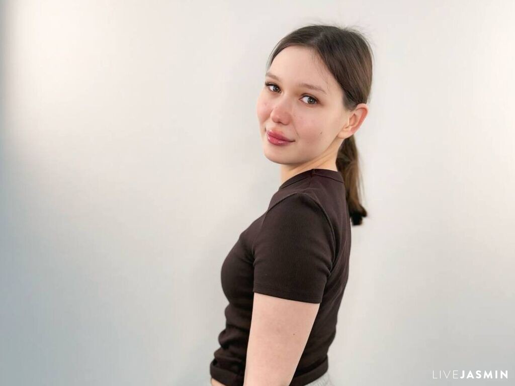 Browse AliaMuntz live chat profile