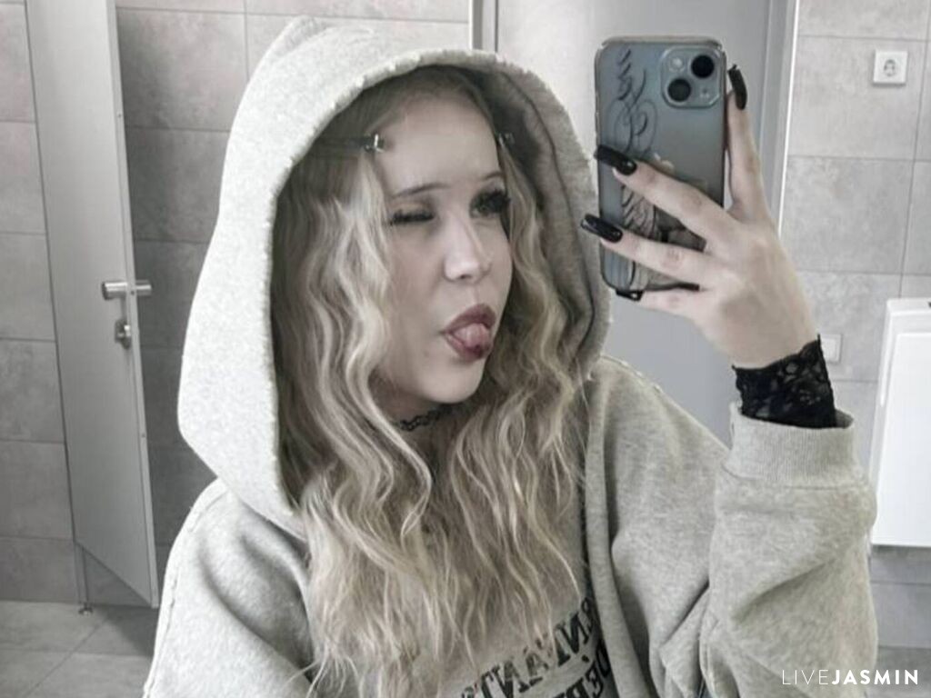 AlicaUwu live cam girl profile