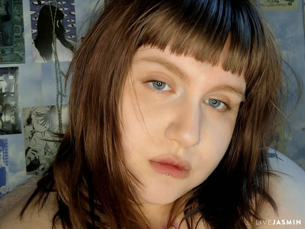 AliceBunn model profile and live status