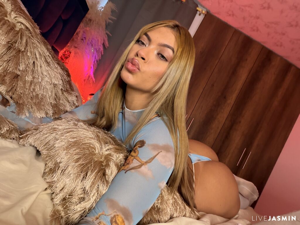 AliceHazel live chat profile