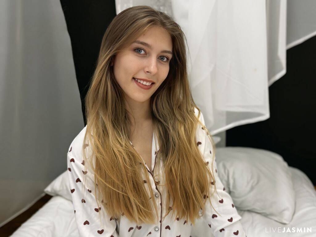 AlisaWonder model profile and live status