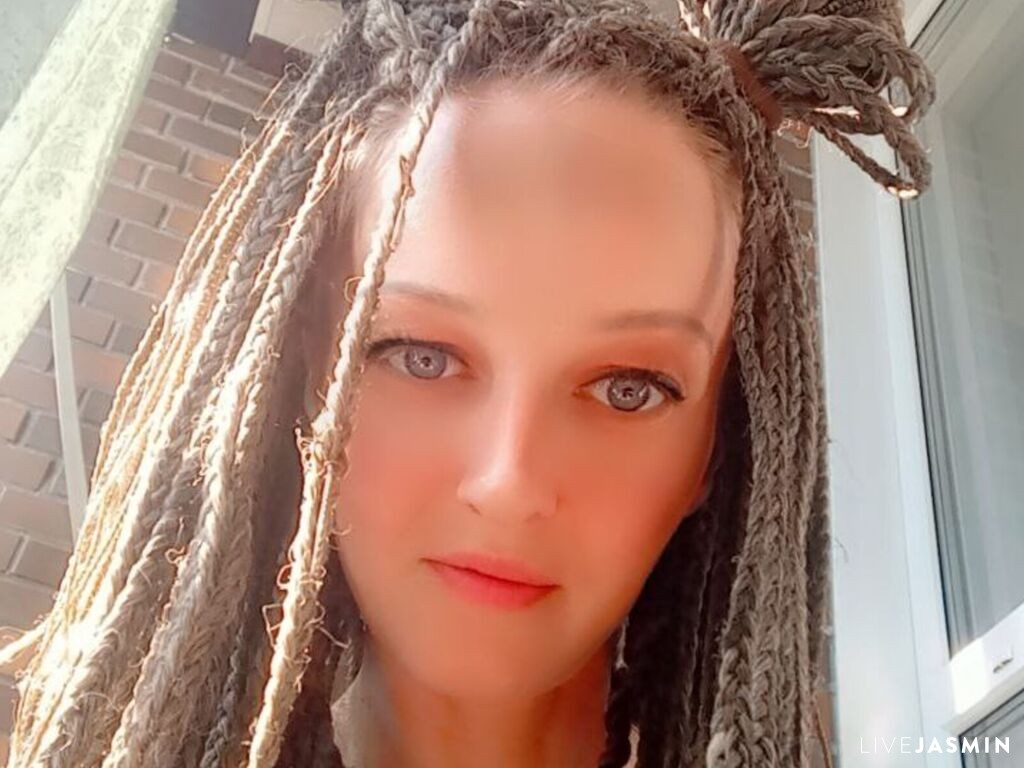 Profile photo for AliseThompson