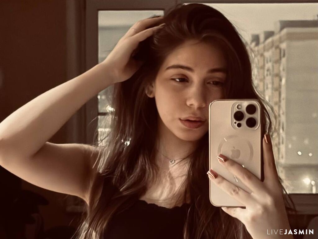 AlishiaCowlin profile in Live Close Up Cam Shows