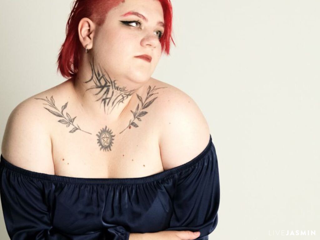 AlisonMust live cam girl profile