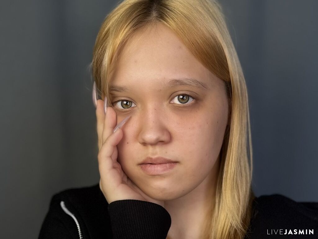 AlleenWelke model profile and live status