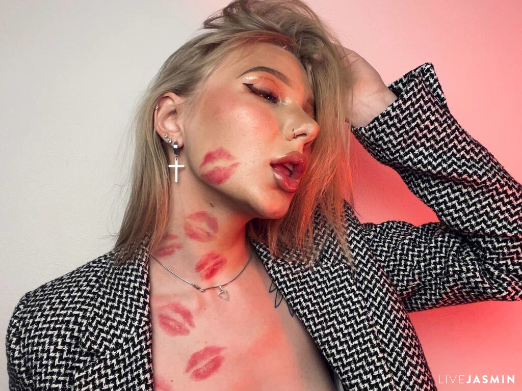 Profile photo for AllieWay