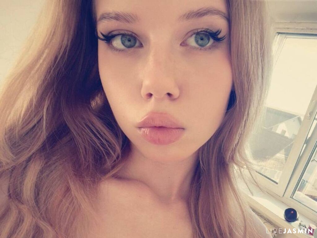 Browse AllynEdmison live chat profile