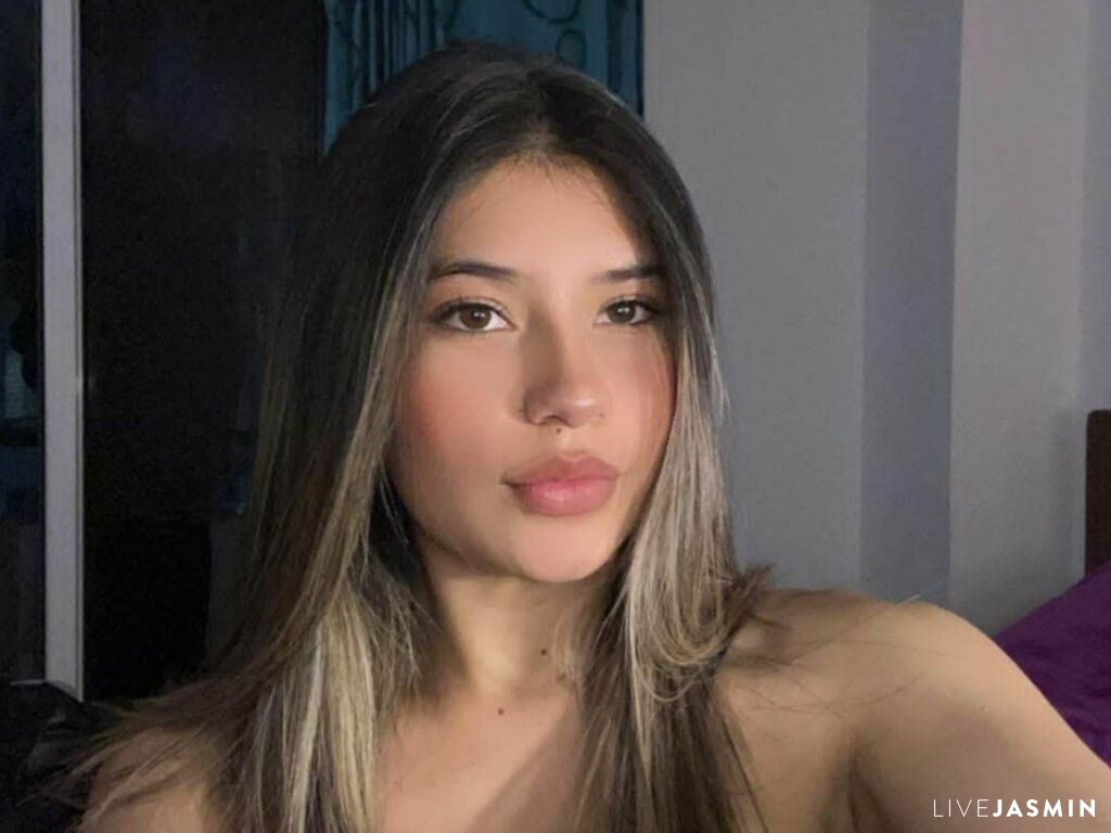 View AmberEmery live cam profile