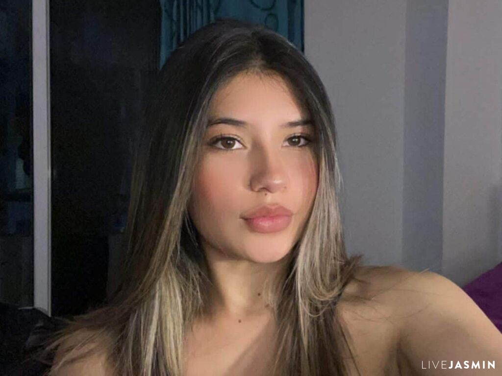 AmberEscola model profile and live status