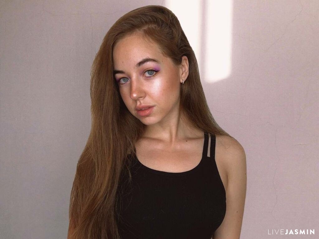 AmeliaCartier model profile and live status