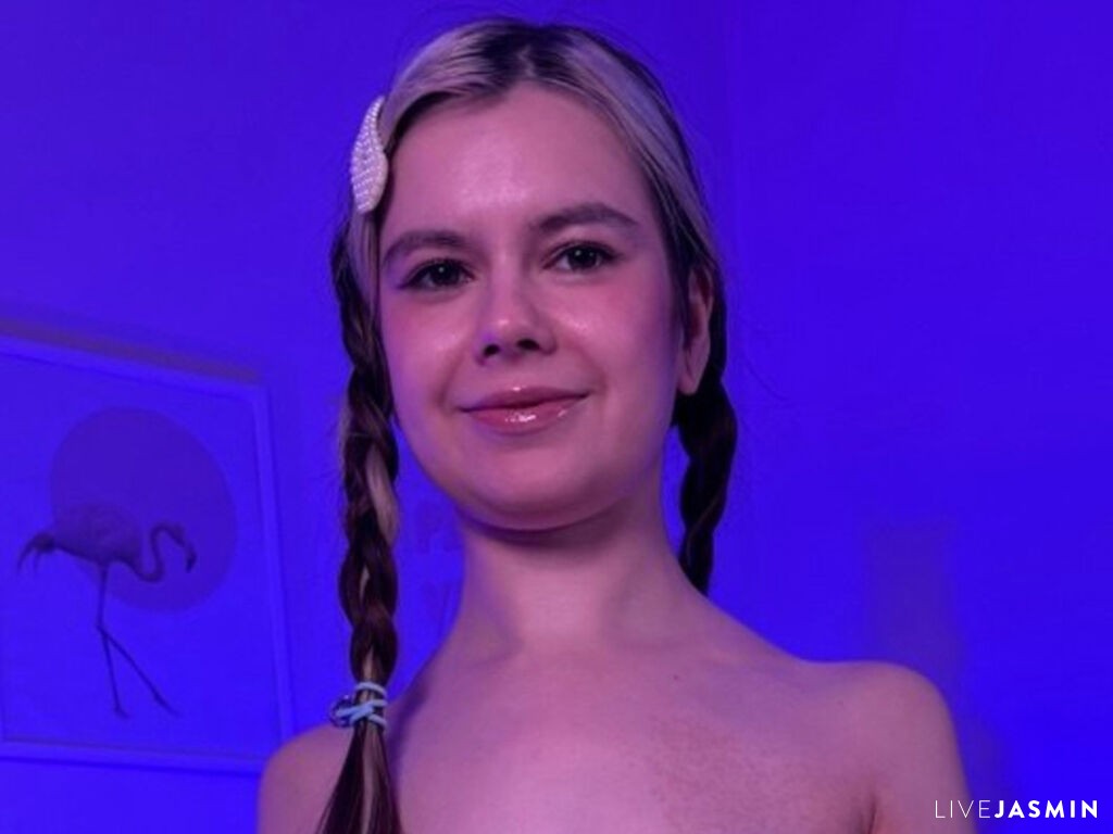 View AmeliePearly live cam profile