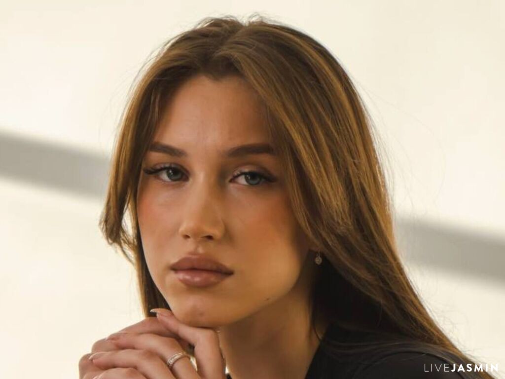 AmelinaBrauberg model profile and live status