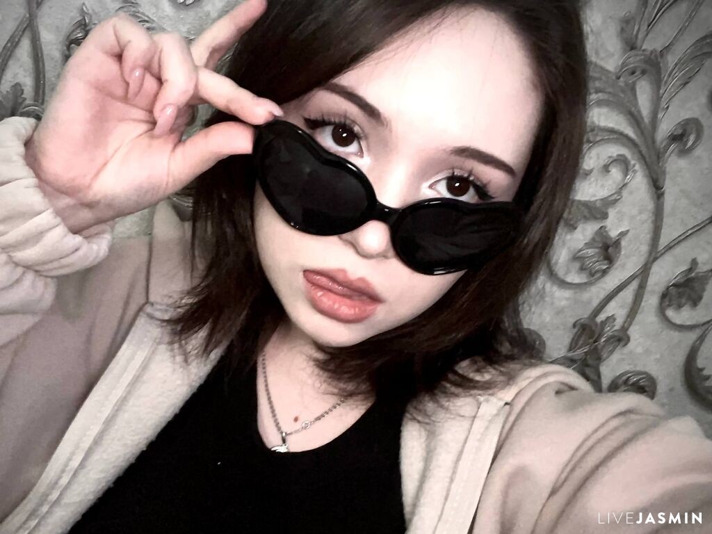 AminaBaudoin live cam girl profile