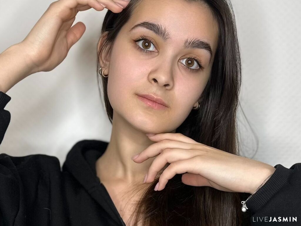 Browse AminaCulligan live chat profile