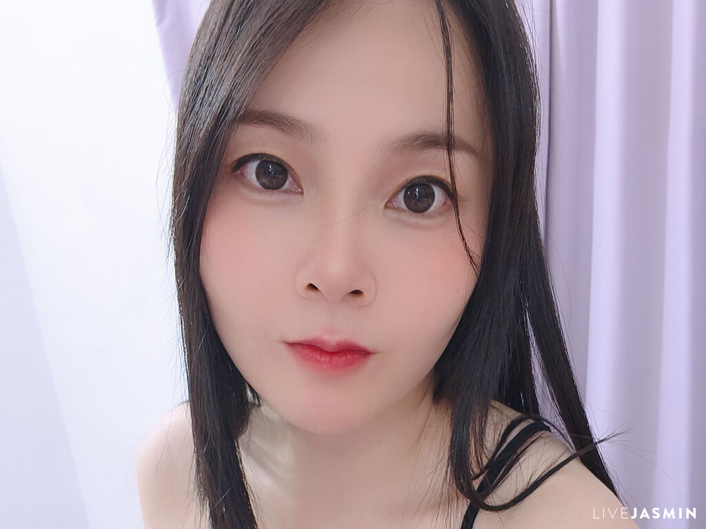 AmyLishers model profile and live status