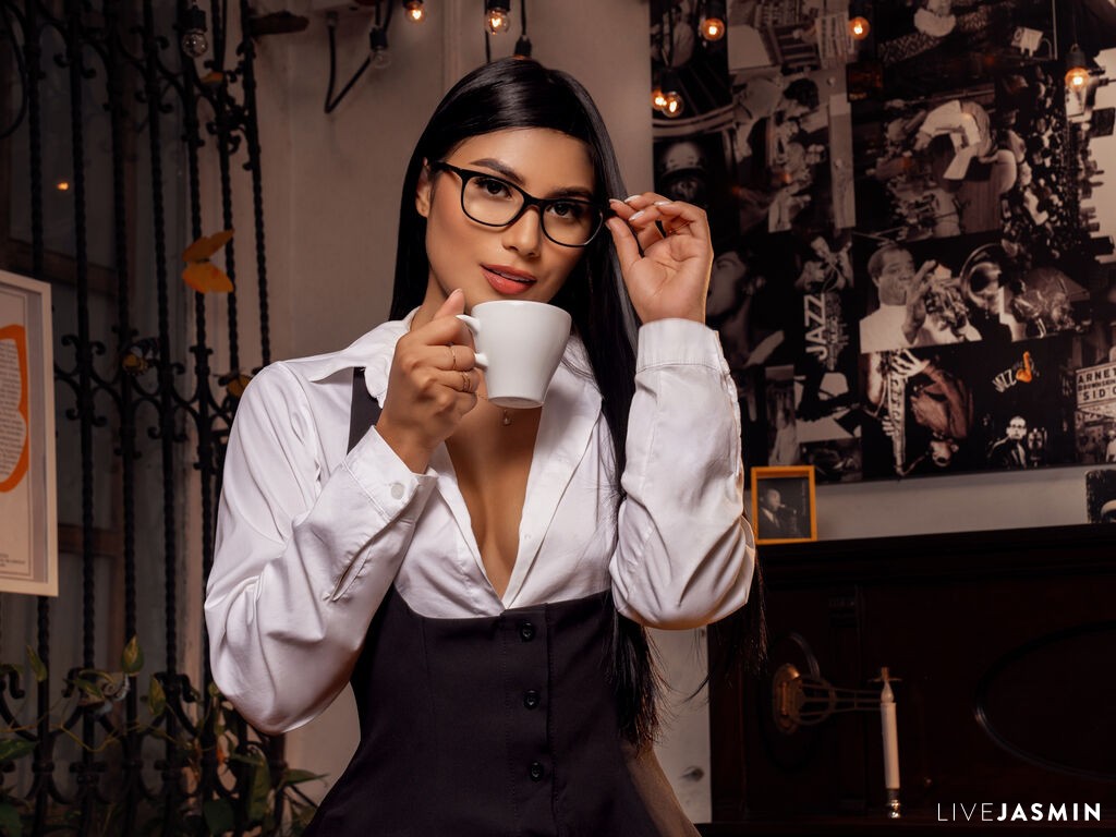 Browse AnaBail live chat profile
