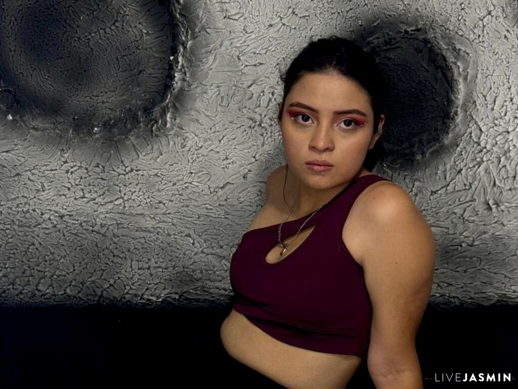 View AnaSwift cam profile and live status