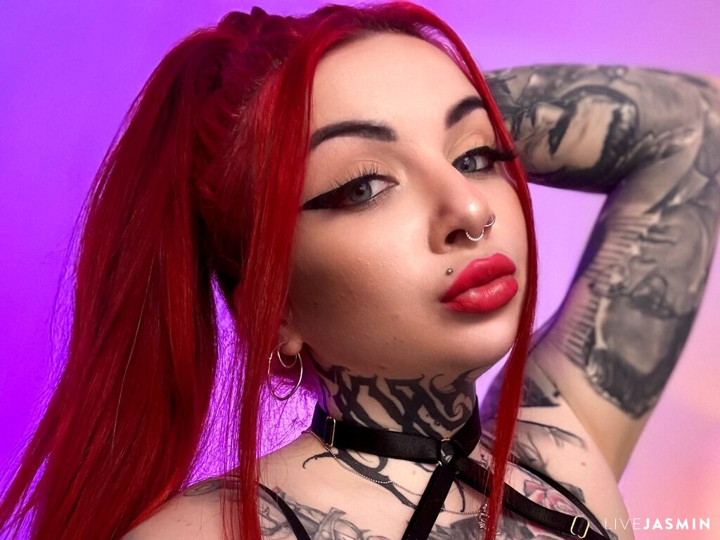 AnariettaWine live cam girl profile