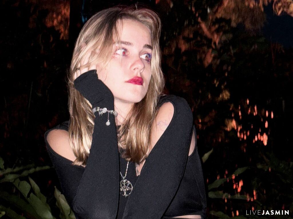 AnderaCree model profile and live status