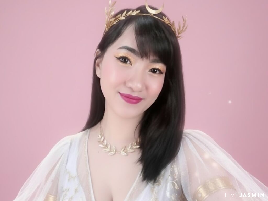 Cam girl profile image for AngelaQuinn