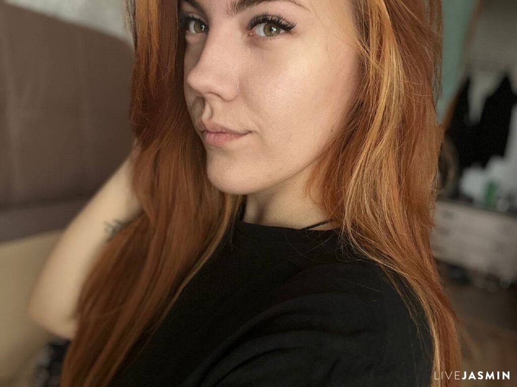 AnnaCartes model profile and live status