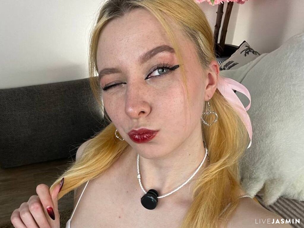 View AnnaTwinkle live cam profile