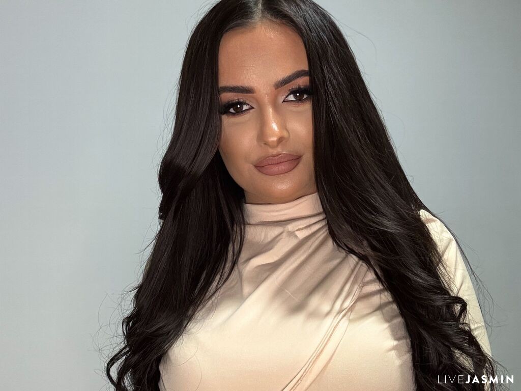 View AnneMarieXOXO cam profile and live status