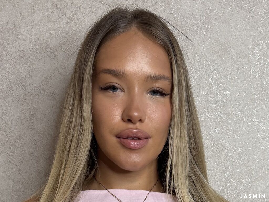 Cam girl profile image for AnnellePerazzo